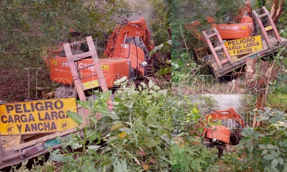 Grúa que transportaba retroexcavadoras se salió de la vía entre Sahagún y Pueblo Nuevo