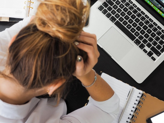 Según estudio, el 40 % de las personas que trabaja en tecnología tiene el síndrome de burnout