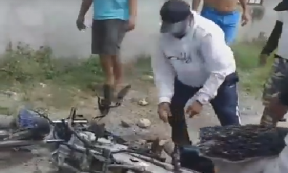 Turba enfurecida levantó a piedra la moto de un atracador en el barrio Edmundo López de Montería