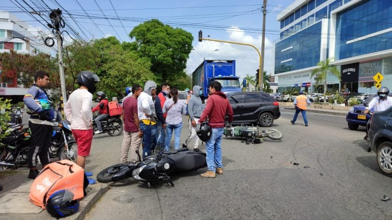 Choque de motos en Plaza de La Castellana dejó dos personas heridas