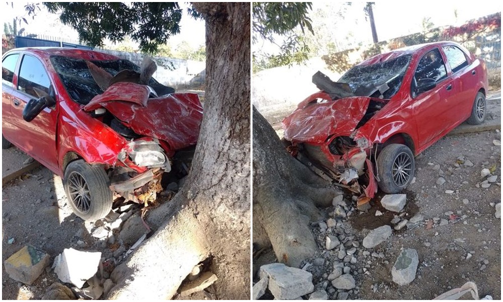 Mujer chocó su carro contra la pared de un colegio y un palo de mango en Cereté