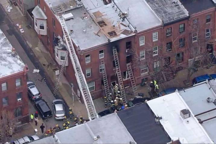 Se elevaron a 8 el número de niños fallecidos en incendio de edificio en Filadelfia