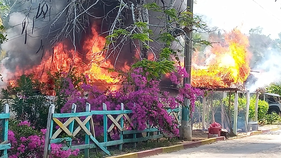 Familia moñitera lo perdió todo, fuerte incendio destruyó su vivienda
