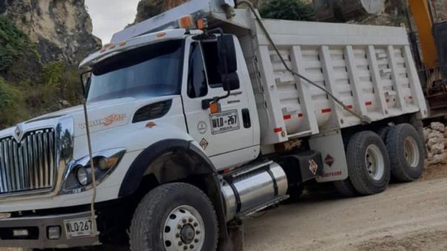 Delincuentes armados robaron tres vehículos de carga en zona rural de Planeta Rica