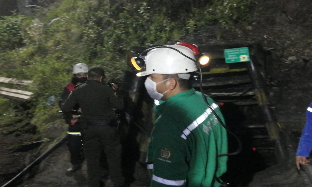 Cinco personas quedaron atrapadas en una mina tras fuerte explosión