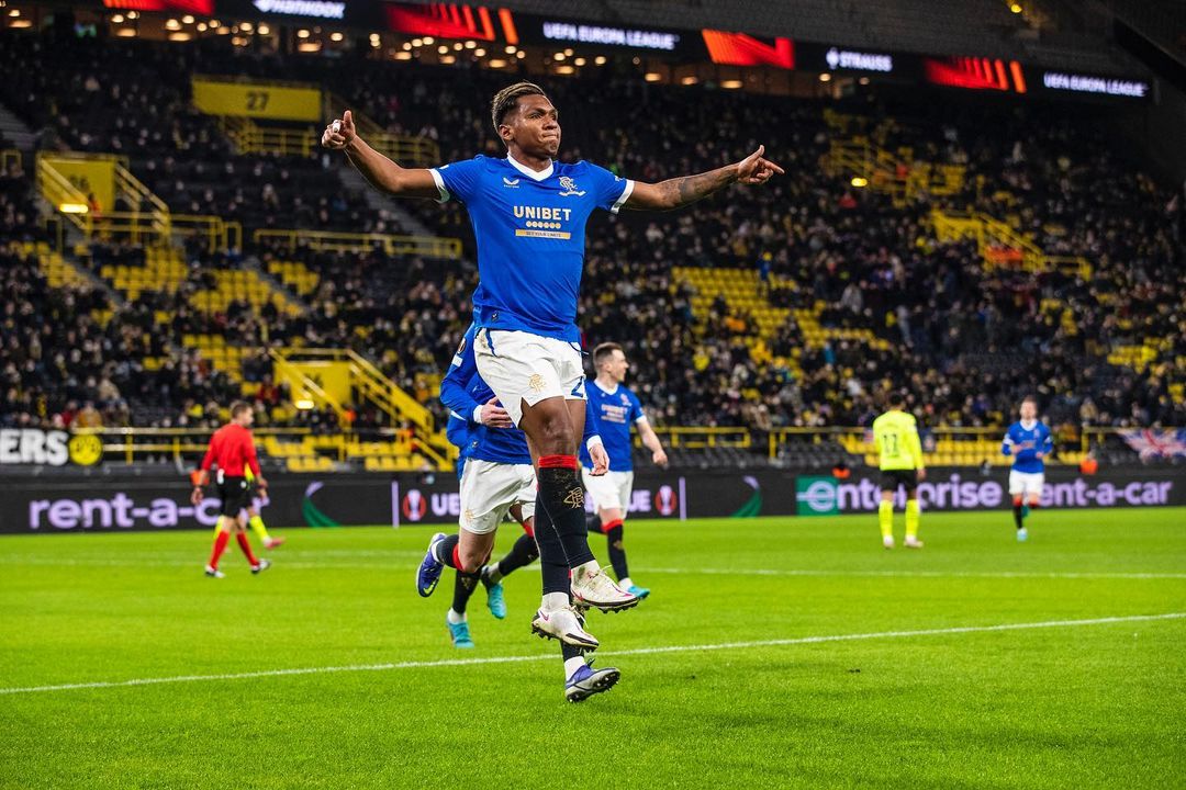 Orgullo cordobés, Morelos anotó doblete y fue figura en el triunfo del Rangers sobre BVB por Europa League