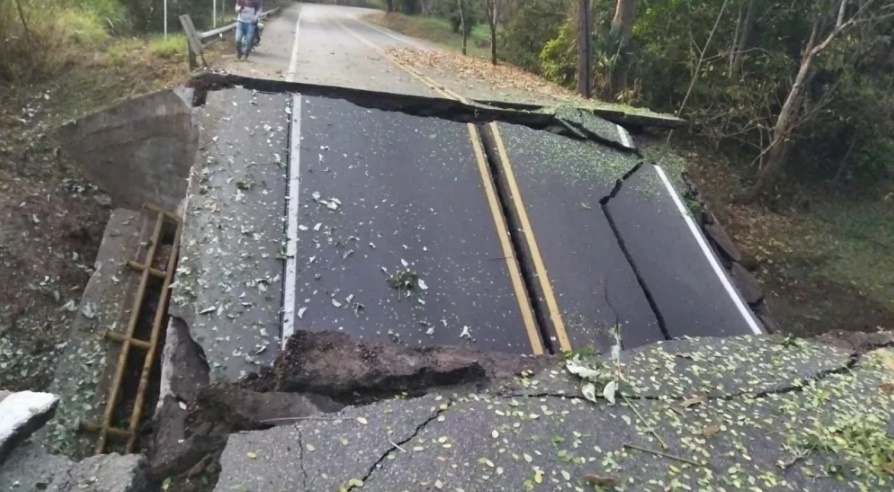 ¿Efecto paro armado? Colombia amaneció con puentes volados y varias explosiones