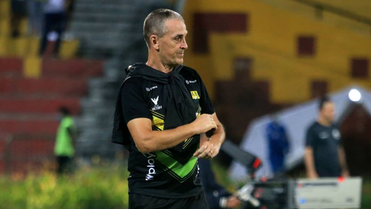 Craviotto no sigue en Bucaramanga y se convierte en el segundo técnico que deja su cargo este año