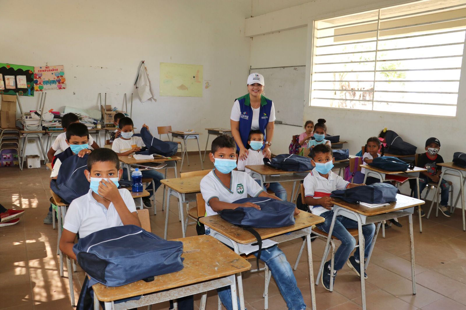 Más de 200 niños han sido beneficiados con útiles escolares en San Pelayo