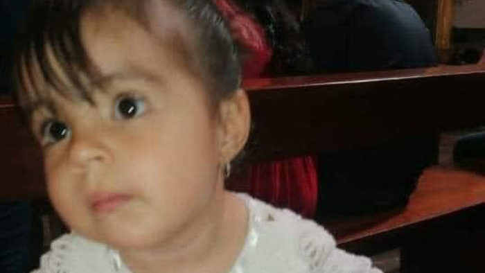 Niña de 2 años murió tras comer galleta envenenada que le tiraron a su perro