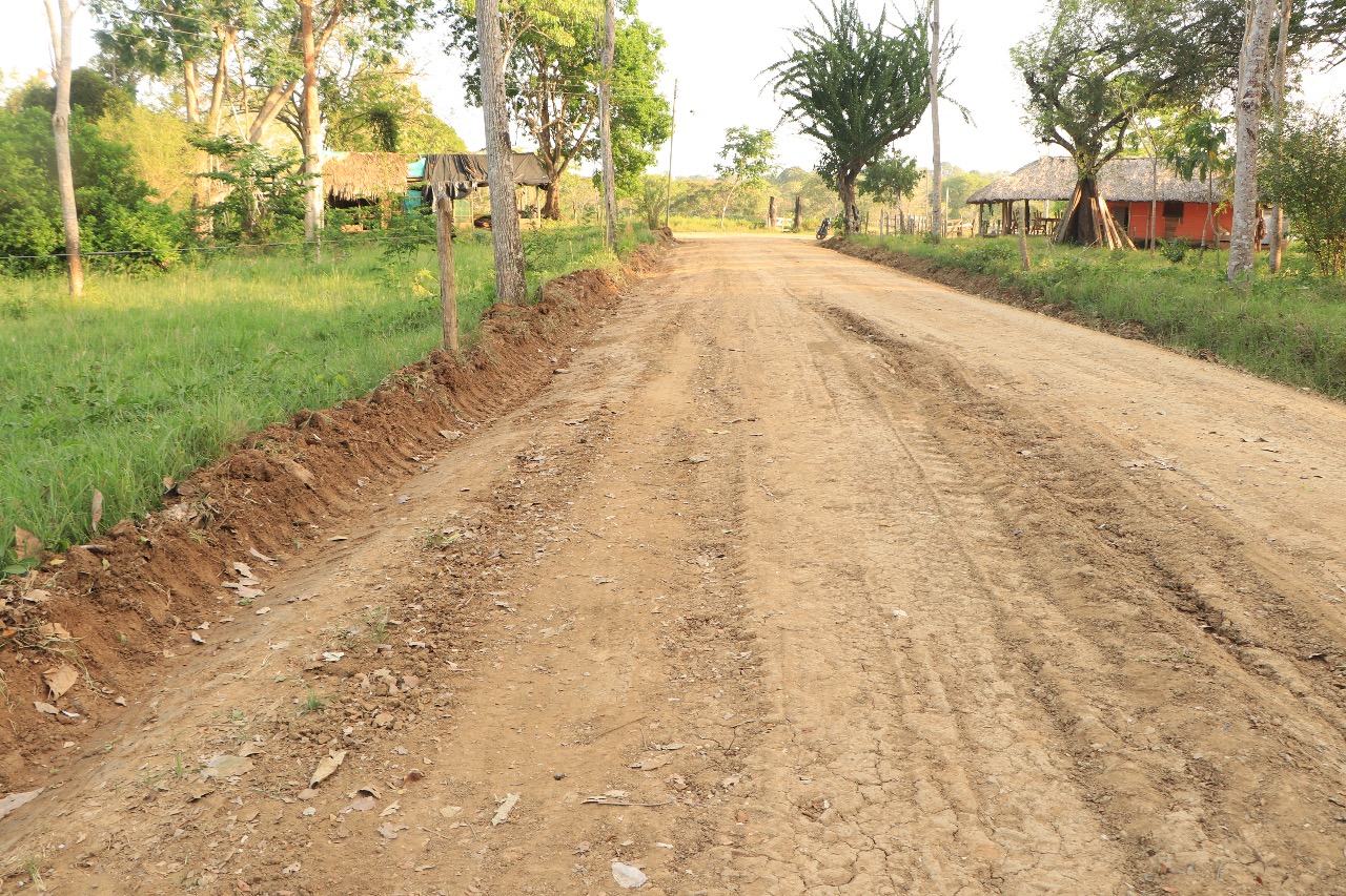 El banco de maquinaria de Montería trabaja en la adecuación y mantenimiento de las vías en Leticia