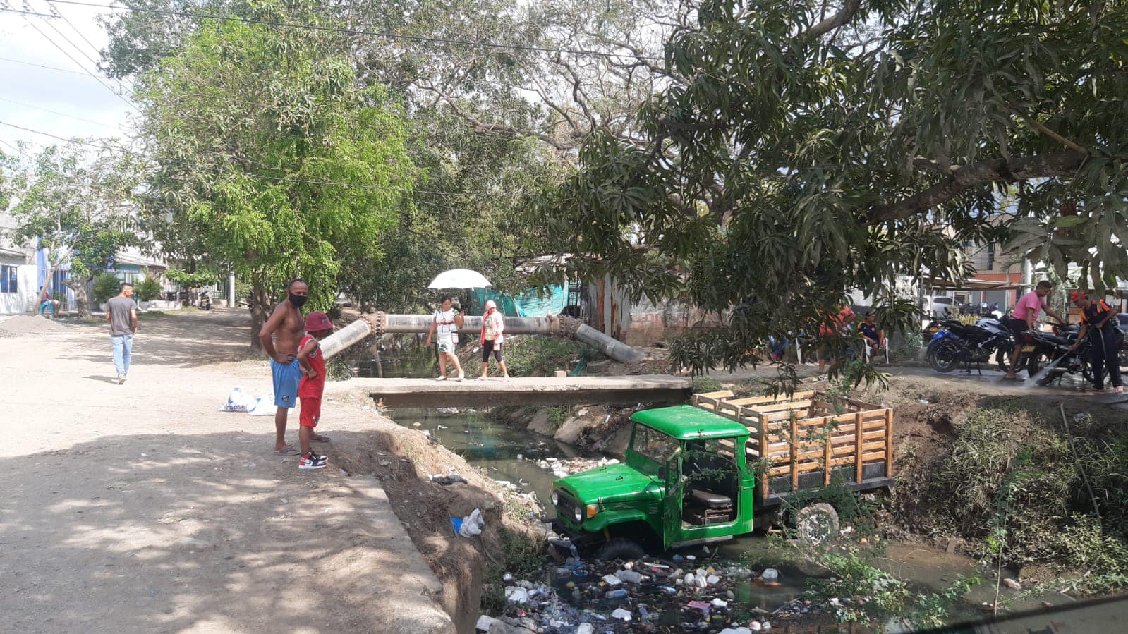 Fue a lavar el carro y se le fue a un canal en el sur de Montería