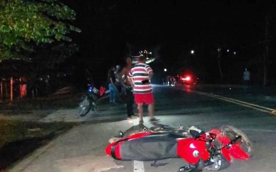 Motociclista resultó herido tras chocar contra una camioneta en Sahagún