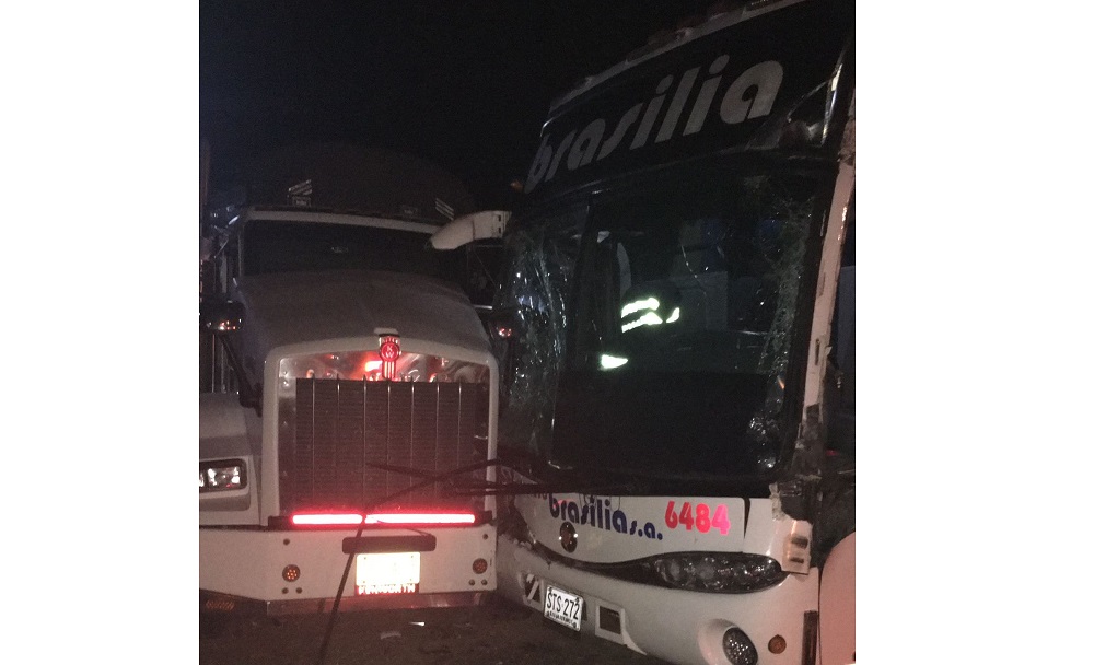 Bus de Brasilia que cubría la ruta Medellín – Montería se accidentó en Cáceres