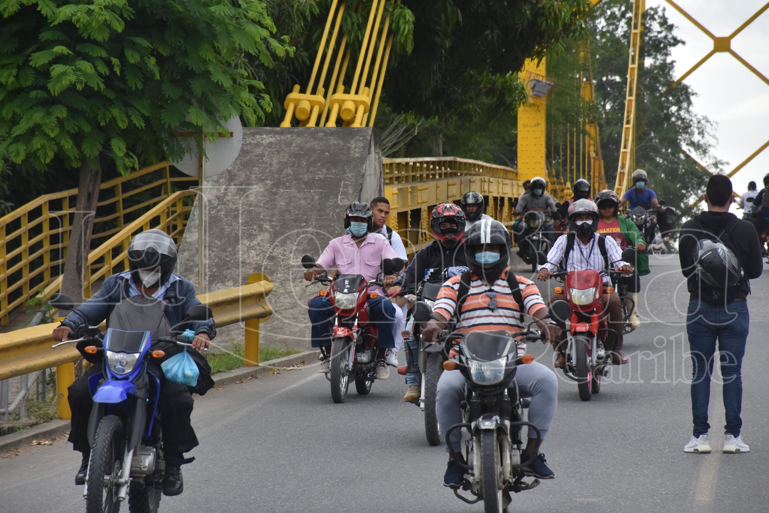 A meterse la mano al dril: proponen más impuestos y peajes para motos en Colombia