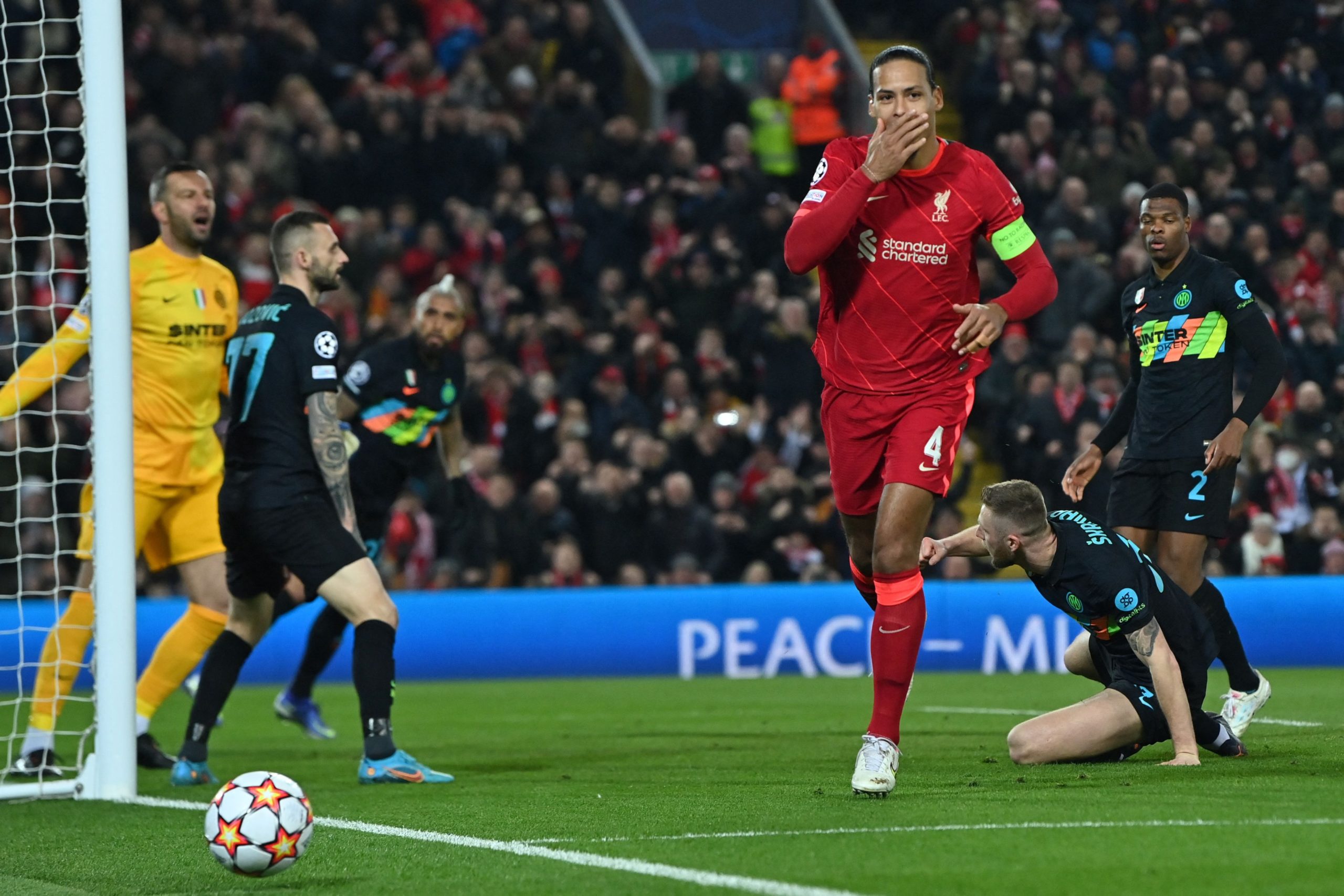 Bayern Múnich y Liverpool, los primeros clasificados a cuartos de final de la Champions