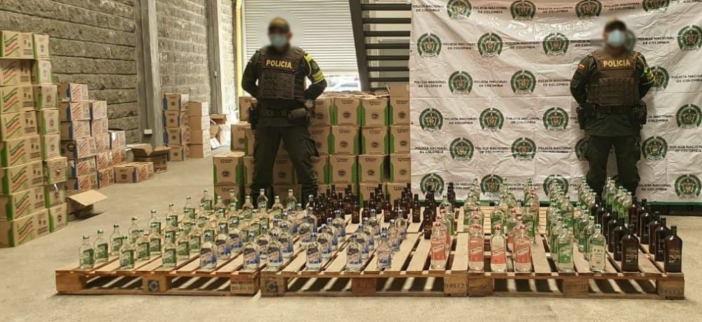 Incautan cerca de 6.000 botellas de licor de contrabando en Córdoba