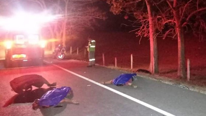 Dos hombres que cambiaban una llanta murieron tras ser atropellados por un carro en la vía Lorica – San Antero