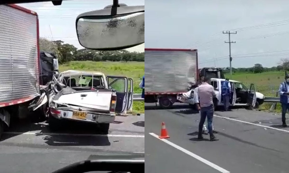 Carro chocó contra un camión en Lorica