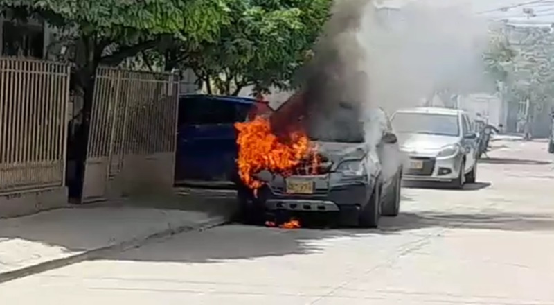 Un carro se prendió frente a la casa del acalde de Cereté