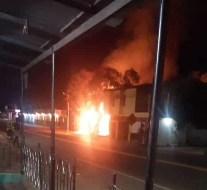 Estadero El Manguito se quemó en La Apartada