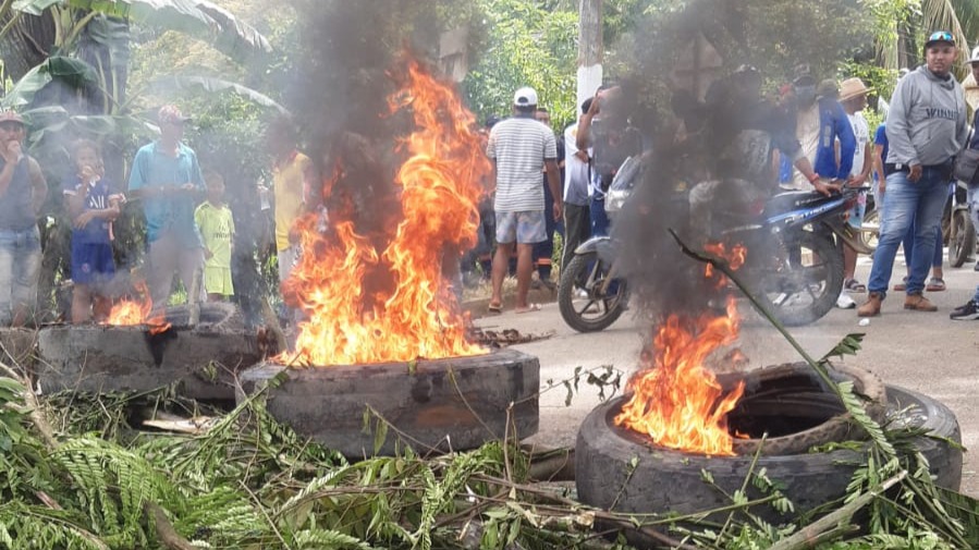 Estudiantes protestan en Puerto Libertador, exigen un sendero peatonal o transporte escolar