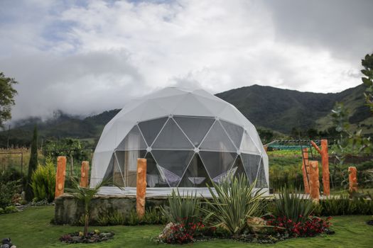 Joven murió en un ‘glamping’ en el que se hospedó con su novio, se habría intoxicado por una fuga de gas