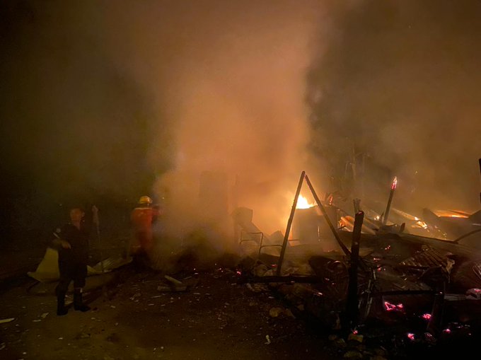 Familia quedó en la calle luego que se incendiara su casa en San Antero