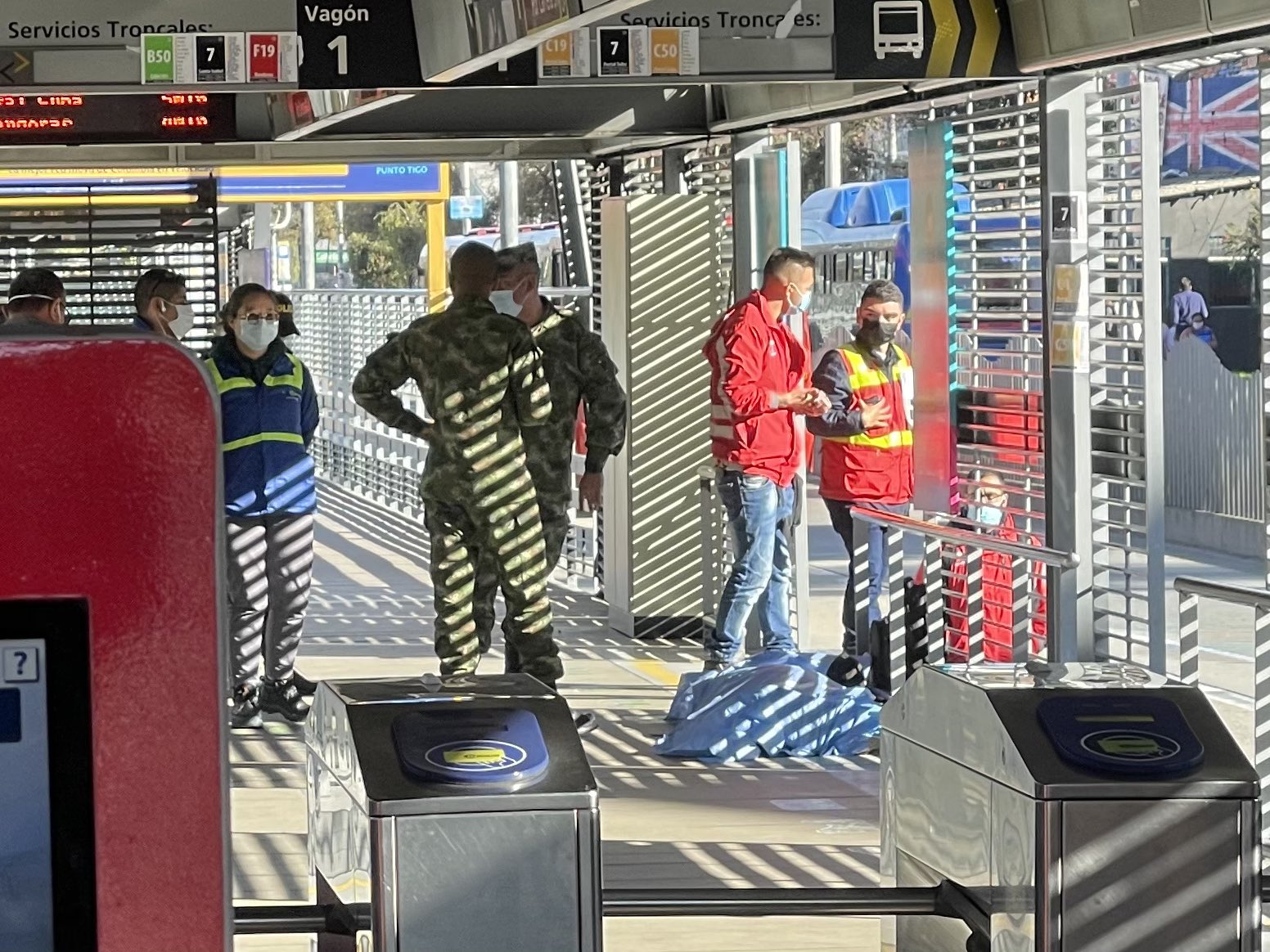 Hombre murió en una estación de TransMilenio en Bogotá