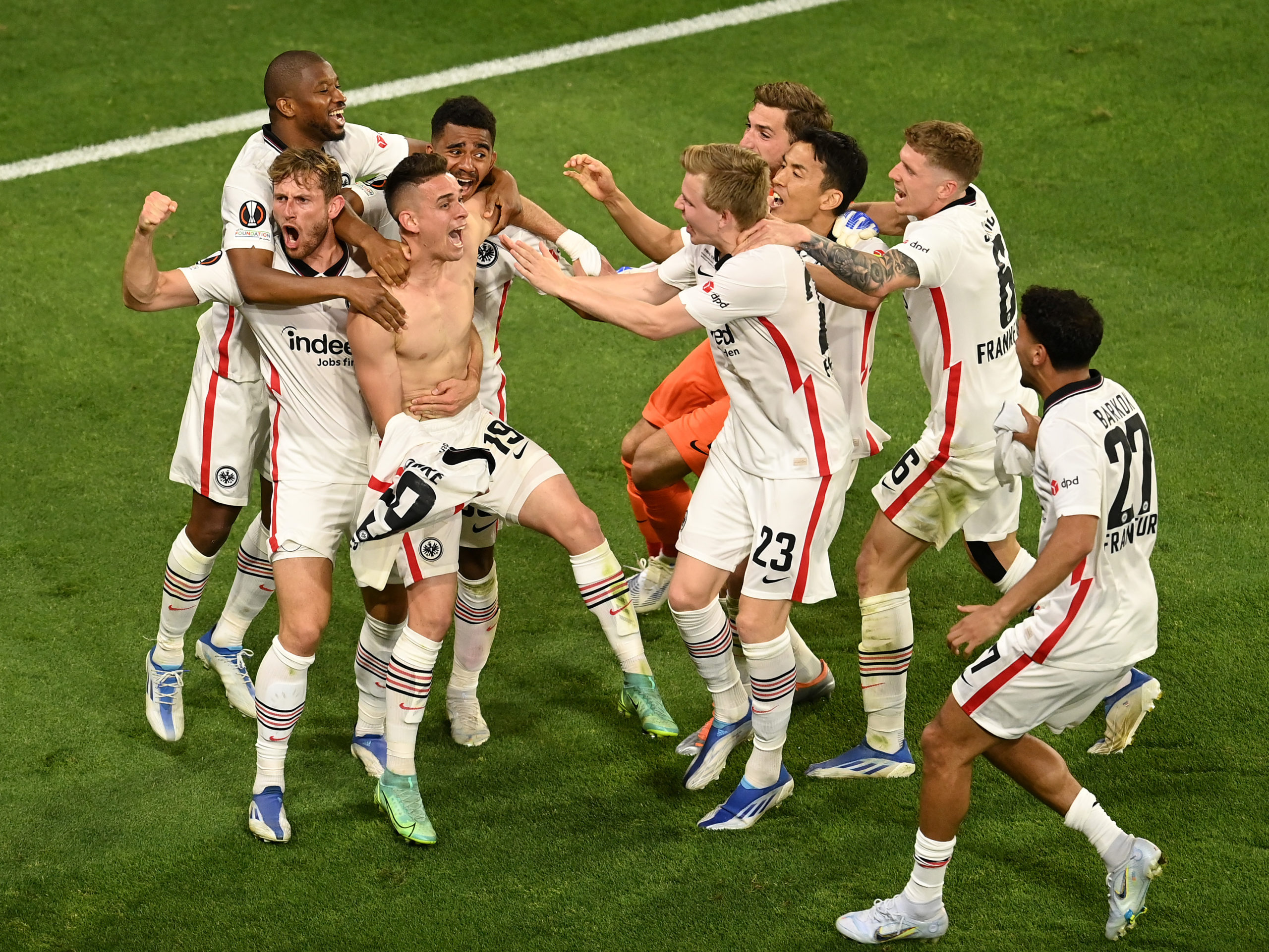 Con el colombiano Rafael Santos Borré como figura, Frankfurt se consagró campeón de la Europa League