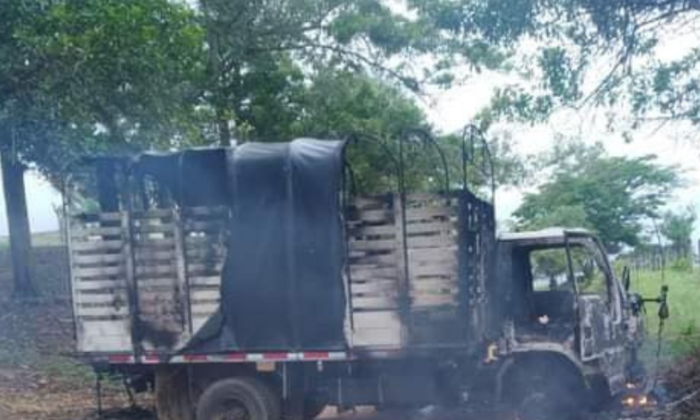 Paro armado: quemaron camión que transportaba verduras en Puerto Libertador