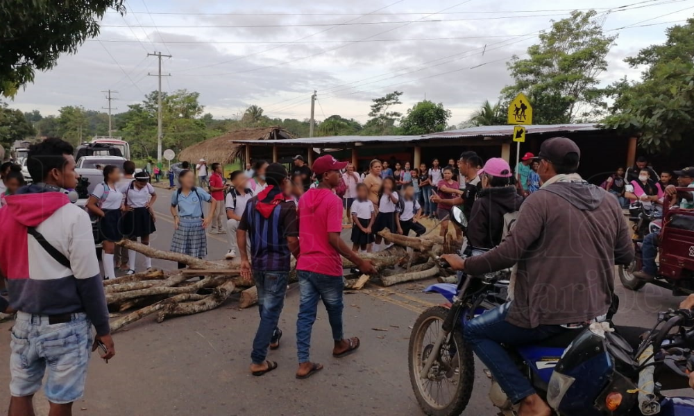 Comunidad de la vereda Corea bloqueó la vía Montería – Tierralta, exigen reductores de velocidad