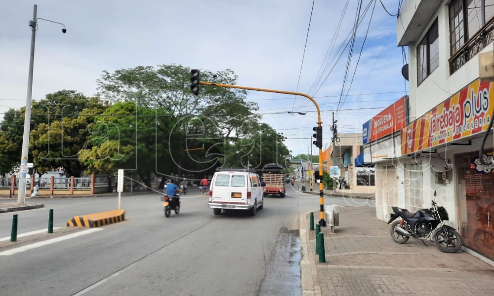 Un problema de no acabar: intersección semáforica de la 24 con Circunvalar no funciona