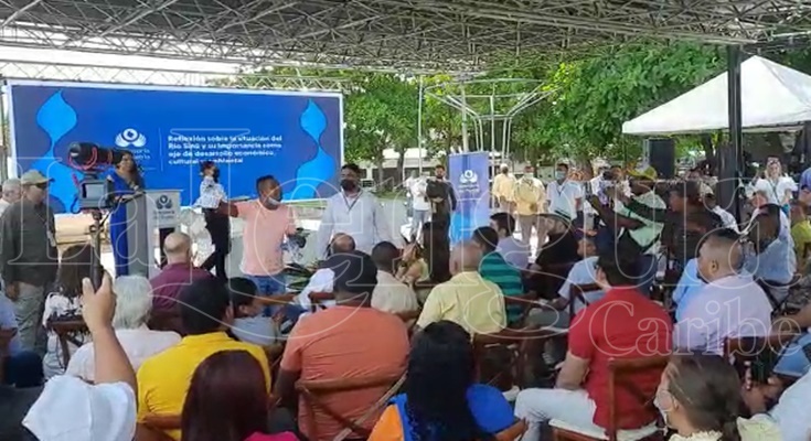 Manifestantes irrumpieron Conversatorio de la Defensoría del Pueblo en Montería para protestar contra Afinia