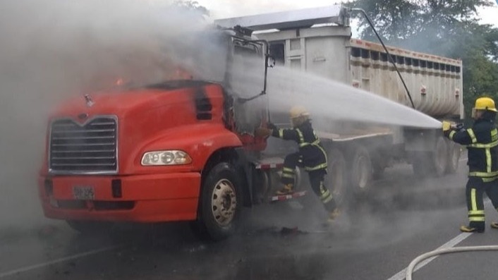 Tractomula se incendió en Sahagún