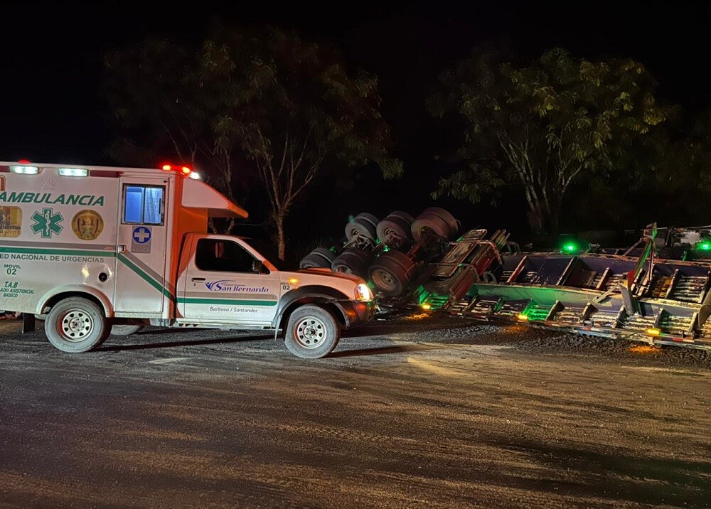 Un muerto dejó choque entre tractomula y un bus