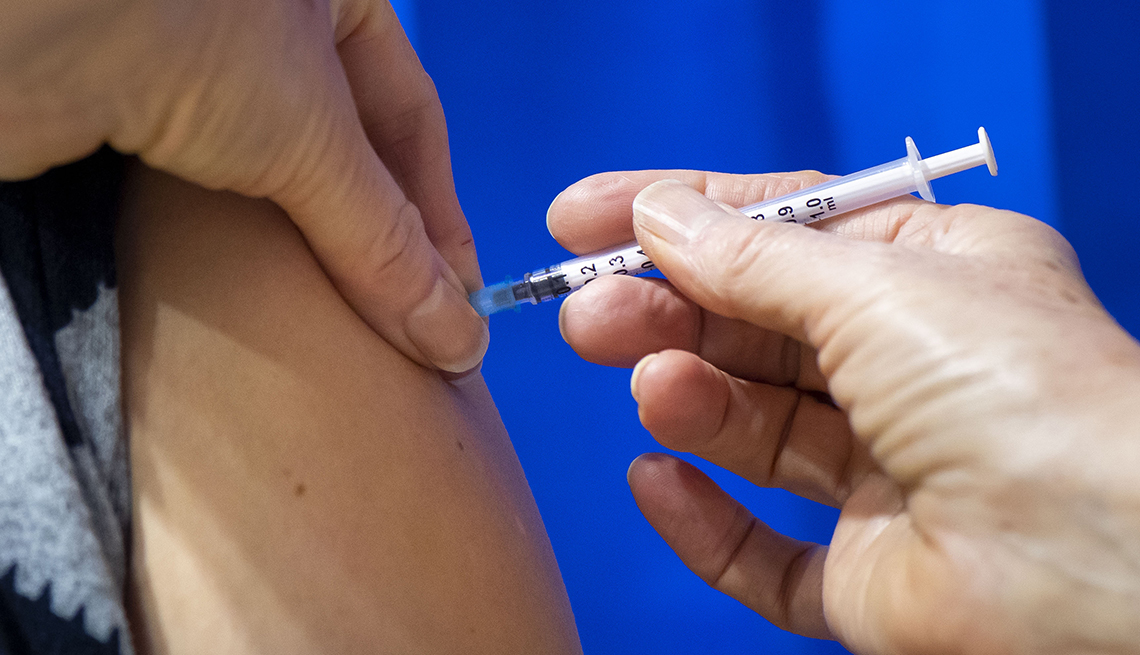 Menores de 50 años podrán recibir cuarta dosis de la vacuna contra Covid-19 con recomendación médica