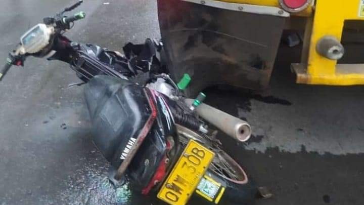 Dos heridos dejó choque entre motocicleta y camión en la vía La Apartada – Montelíbano