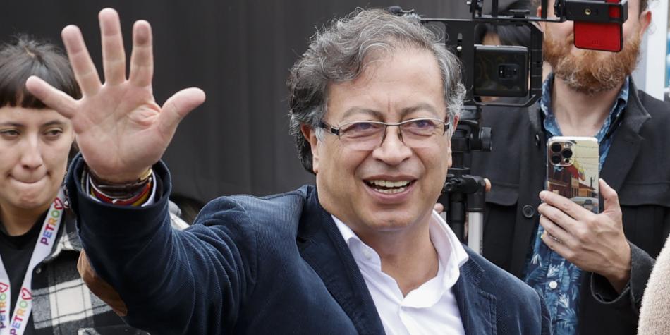 Exministros y partido ASI se adhieren a la campaña del candidato presidencial Gustavo Petro