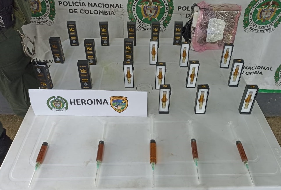 Las autoridades decomisaron heroína líquida que era transportada en un bus en la ruta Medellín- Montería