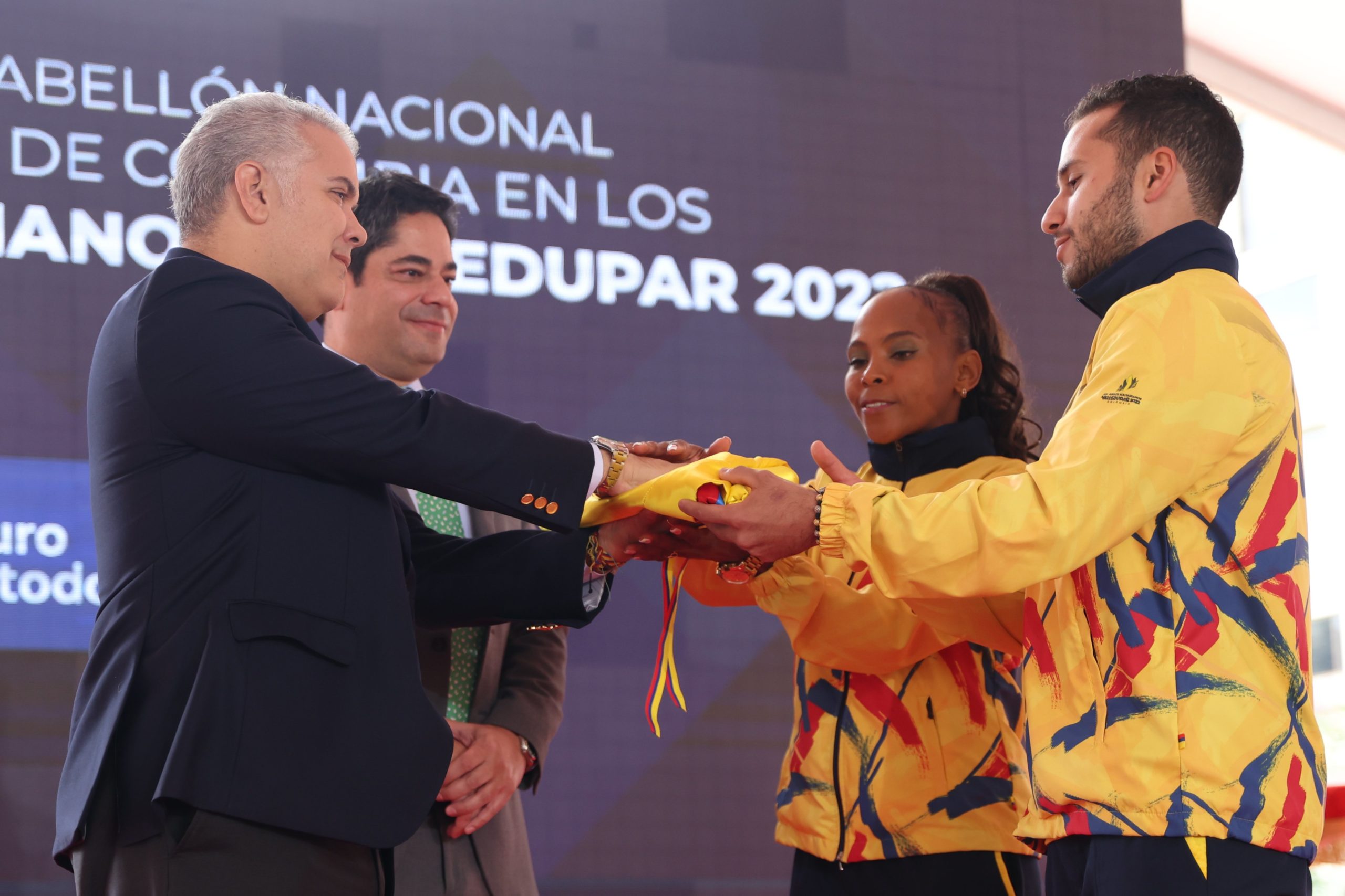 Presidente Duque entregó el pabellón nacional a la delegación que participará en los Bolivarianos de Valledupar 2022