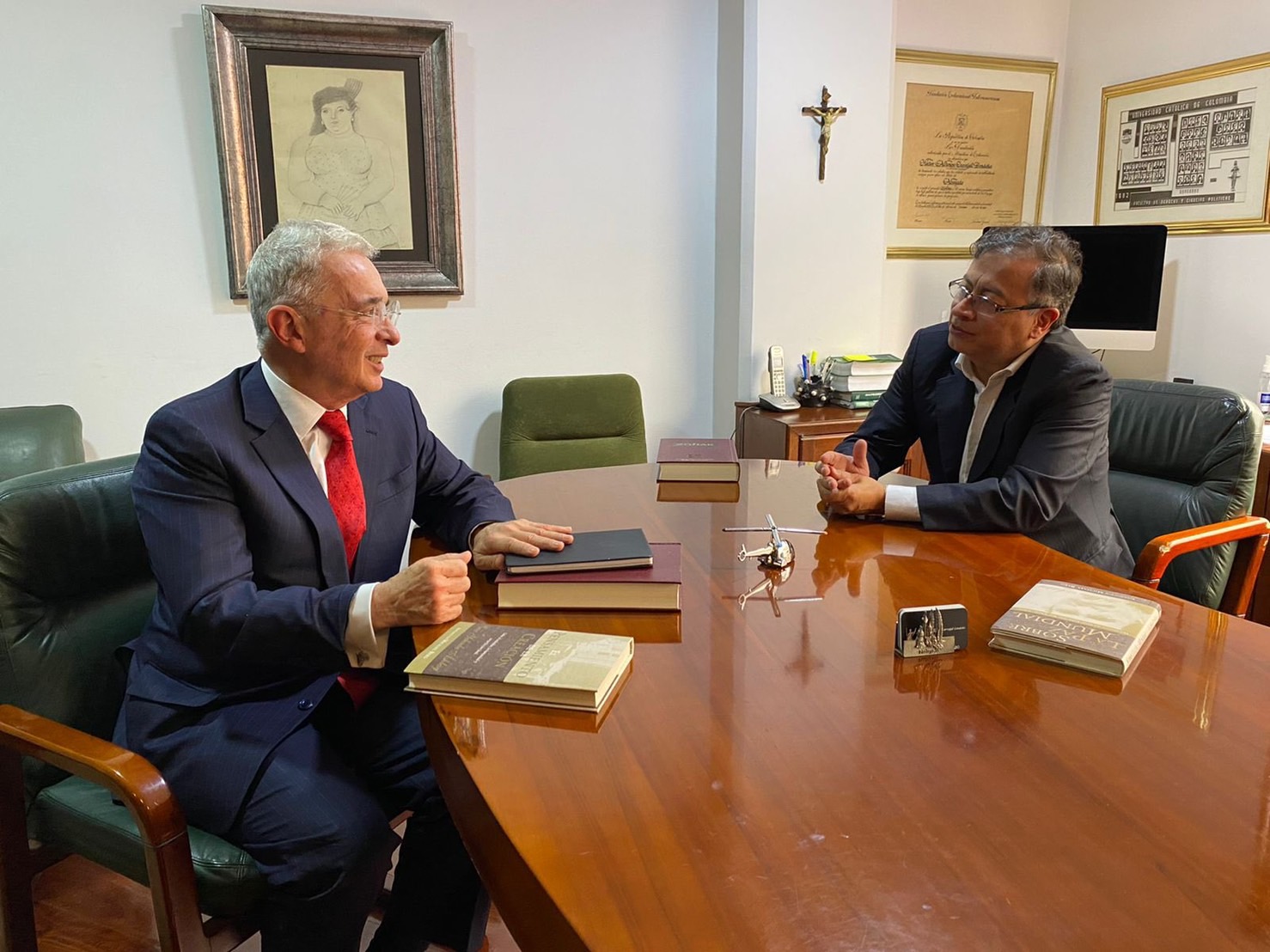 Uribe entrega declaraciones de la reunión con Petro: “acordamos un canal de comunicación permanente”
