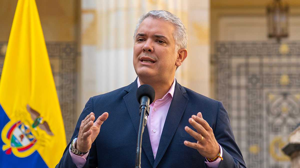 “No estamos haciendo compras de ventoleras”: Duque le respondió a Petro sobre compra de aviones