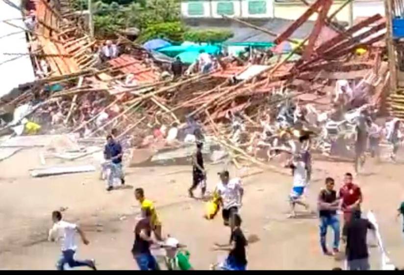 Corraleja en el Espinal terminó en tragedia: palco se cayó al piso, más de 500 heridos