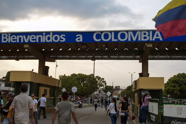 “Me he comunicado con el gobierno venezolano para abrir las fronteras”: Gustavo Petro