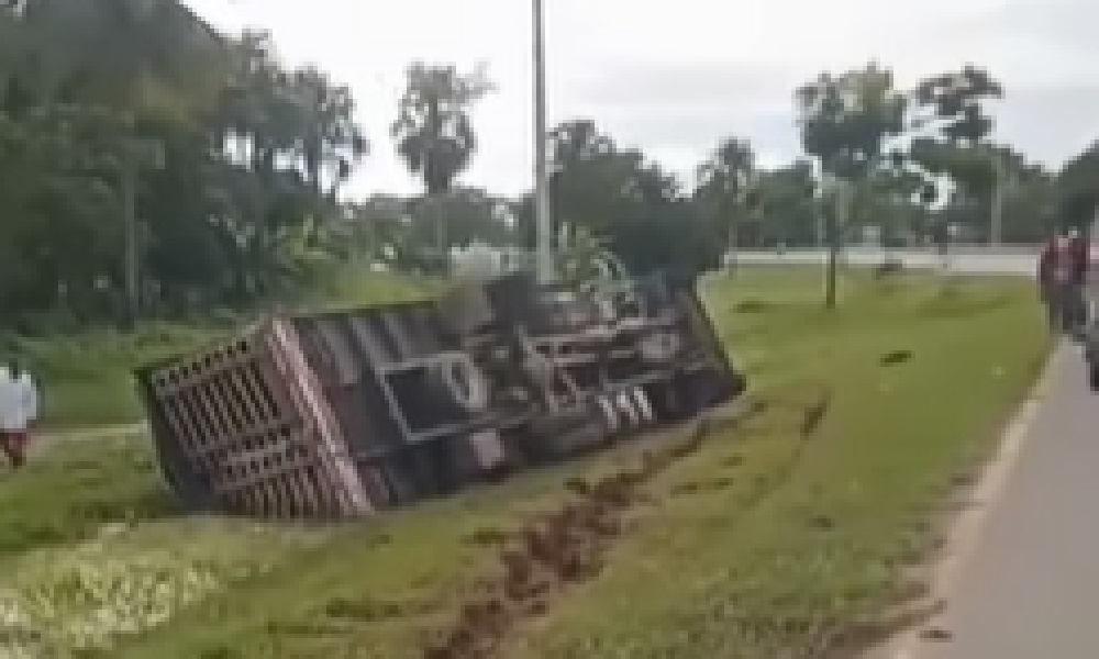 Camión se volcó en la vía Montería – Cereté