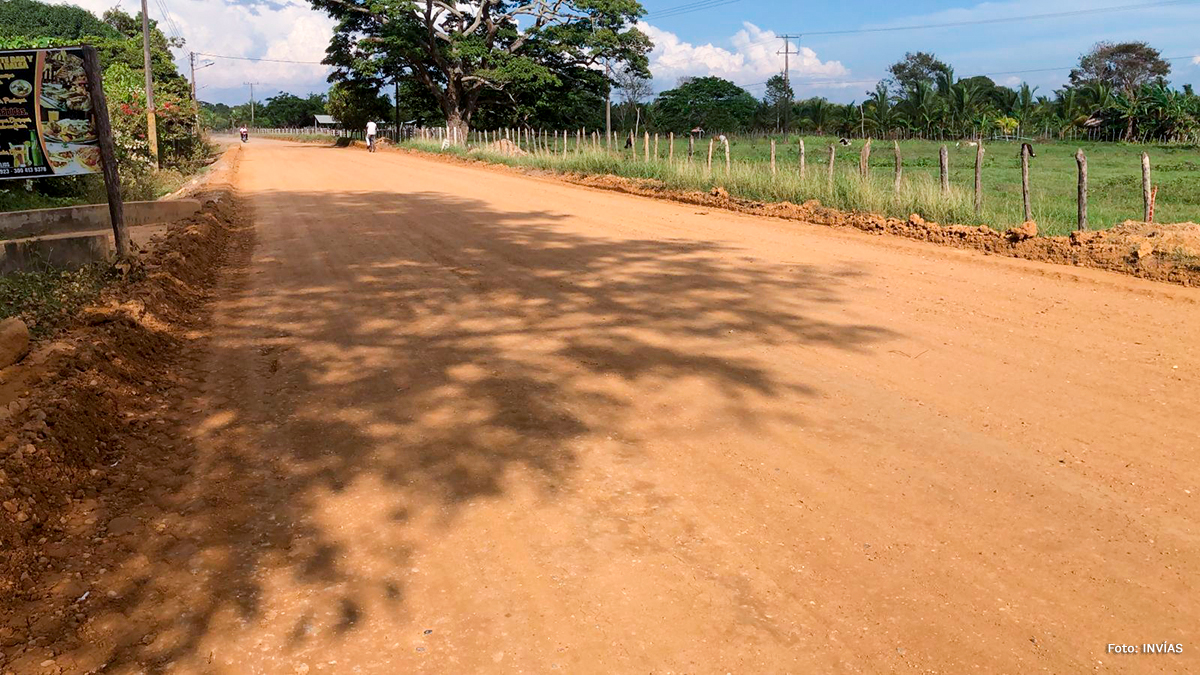 Continúan los retrasos y las presuntas irregularidades en las obras de pavimentación en la vía Santa Lucia – Moñitos