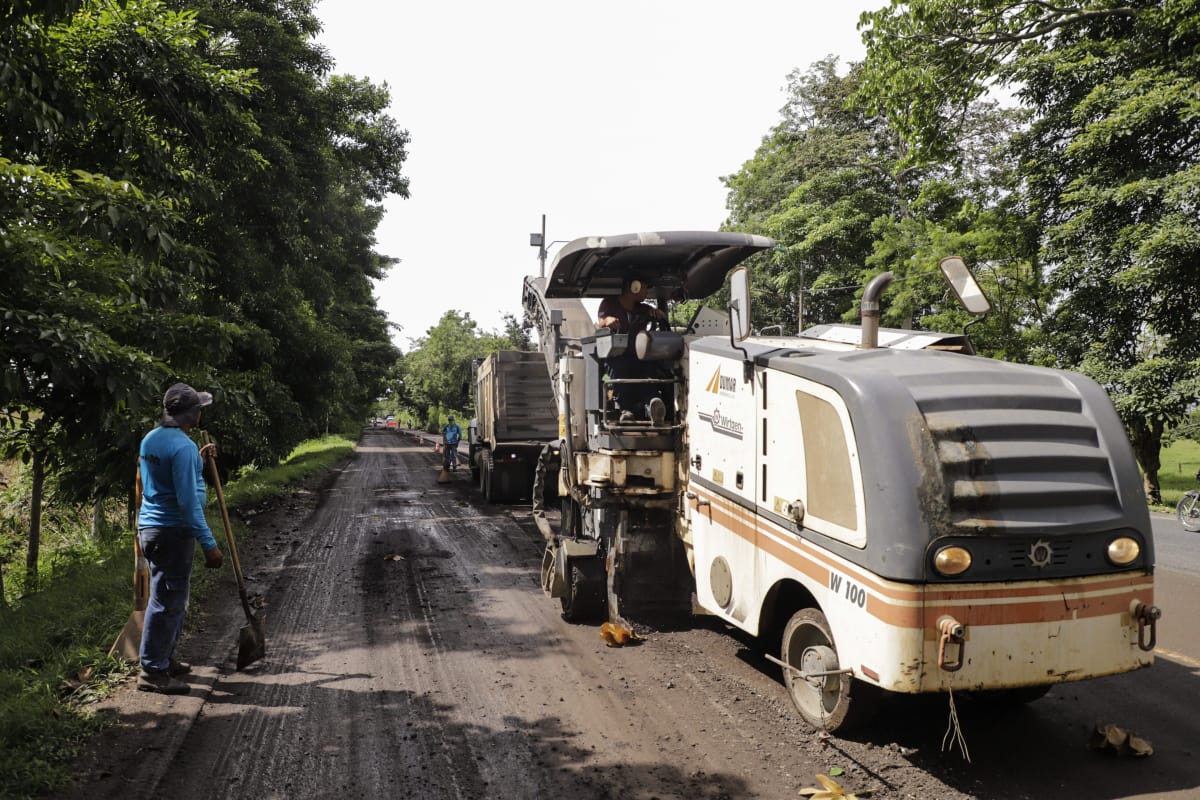 A toda máquina avanza la pavimentación en la calle 41, en la vía a Arboletes