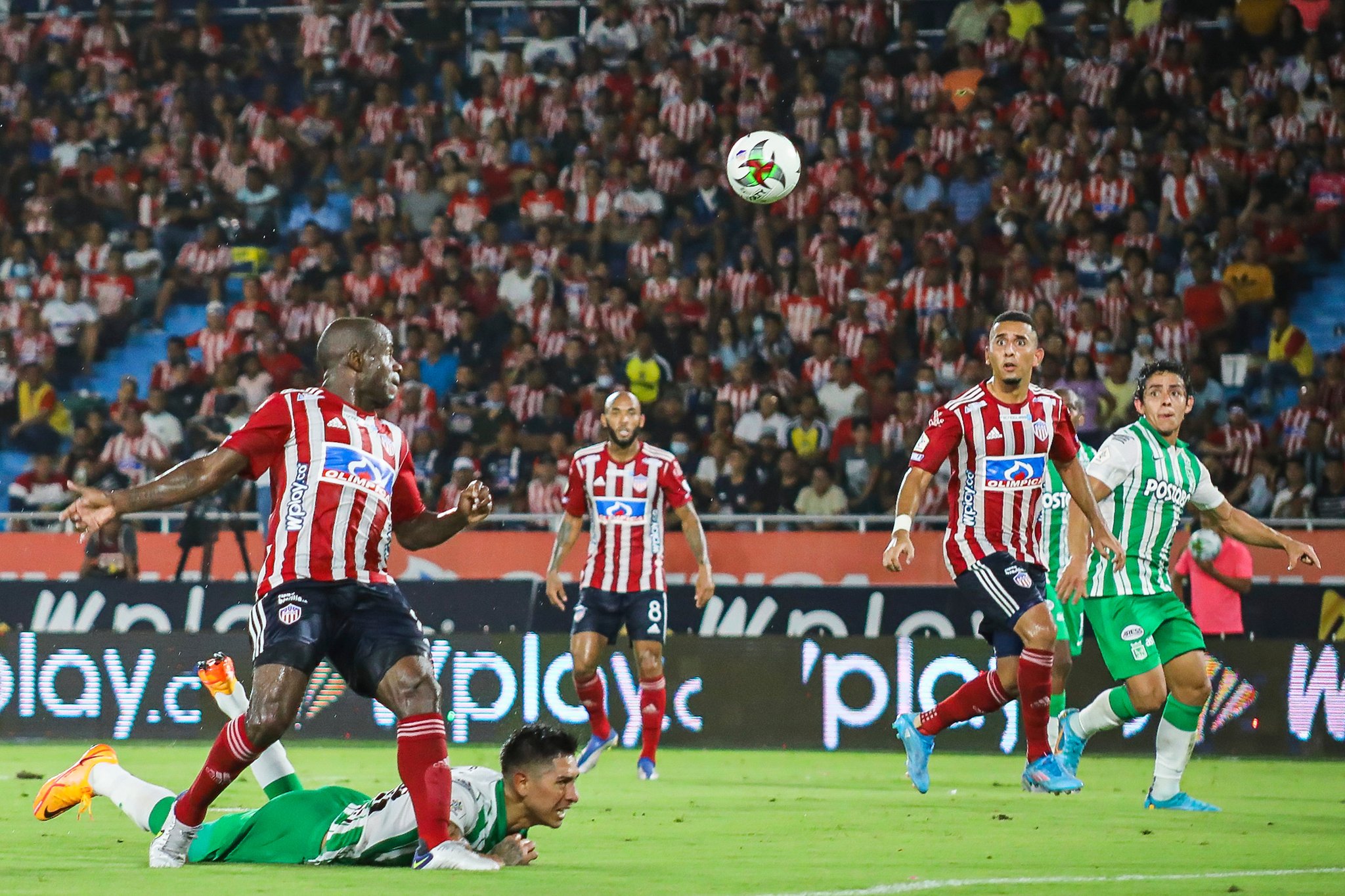 Noche redonda para Junior, espectacular presentación de Bacca y categórico triunfo ante Nacional