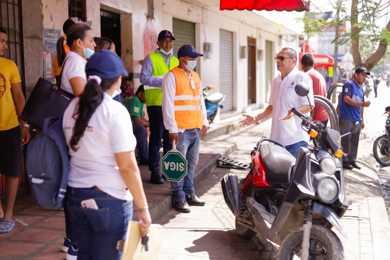 Realizan jornada de sensibilización con almacenes y talleres de motos para que respeten el espacio público